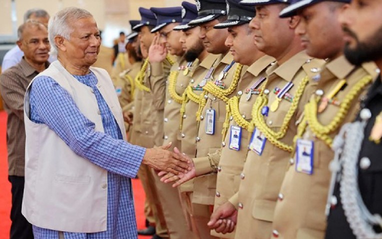 নির্বাচন সামনে রেখে পুলিশকে দায়বদ্ধ ভূমিকার আহ্বান প্রধান উপদেষ্টার